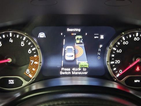 Used 2021 Jeep Renegade Latitude w/ Luxury Group I image 56