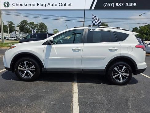 Used 2017 Toyota RAV4 XLE AWD/4WD image 3