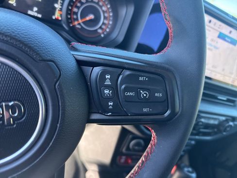 Used 2025 Jeep Wrangler Unlimited Rubicon AWD/4WD image 16