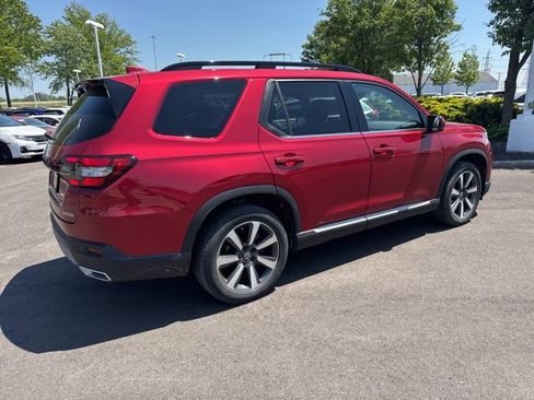Used 2025 Honda Pilot Touring image 12