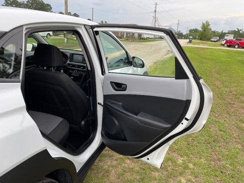 Used 2018 Hyundai Kona SE FWD image 18