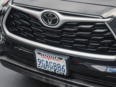 Used 2023 Toyota Highlander XLE w/ Protection Package #3 (TMS) image 6