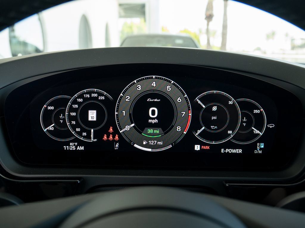 Used 2025 Porsche Cayenne Turbo AWD/4WD image 6