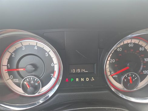 Used 2015 Dodge Grand Caravan SXT w/ Blacktop Package FWD image 11
