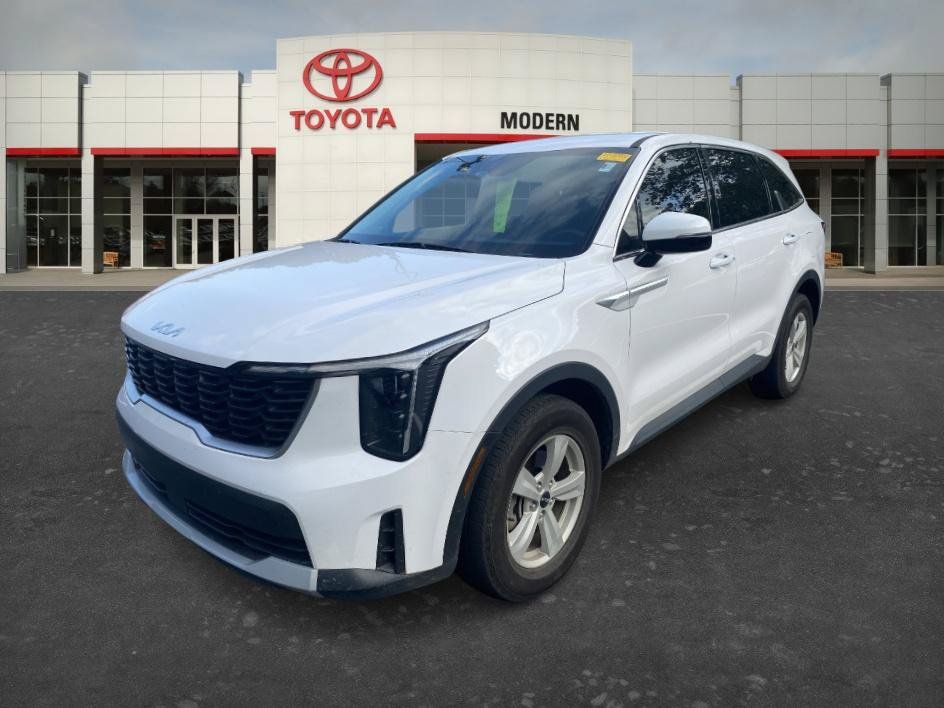 Used 2025 Kia Sorento LX FWD image 1