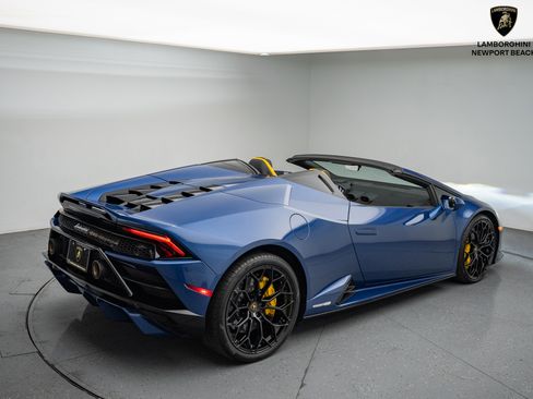 Used 2023 Lamborghini Huracan EVO image 18