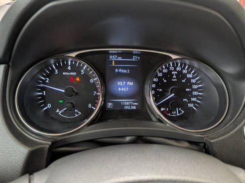 Used 2015 Nissan Rogue S AWD/4WD image 9