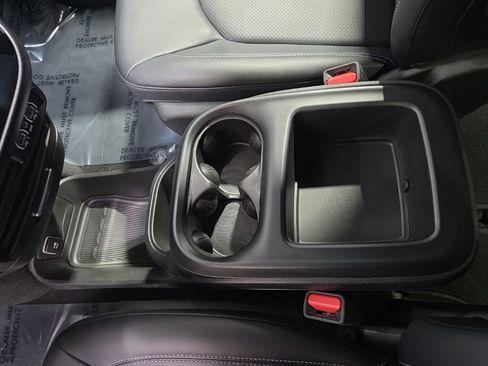 Used 2025 Chrysler Pacifica Select FWD image 22
