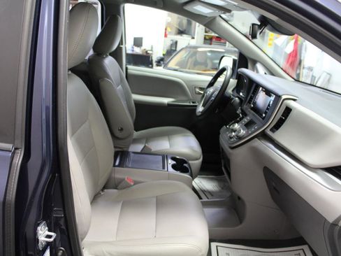 Used 2020 Toyota Sienna LE w/ LE Preferred Package AWD/4WD image 20