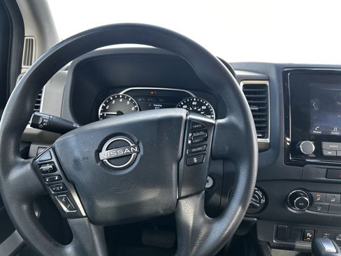 Used 2022 Nissan Frontier SV w/ Technology Package image 17