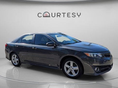 Used 2012 Toyota Camry SE image 9