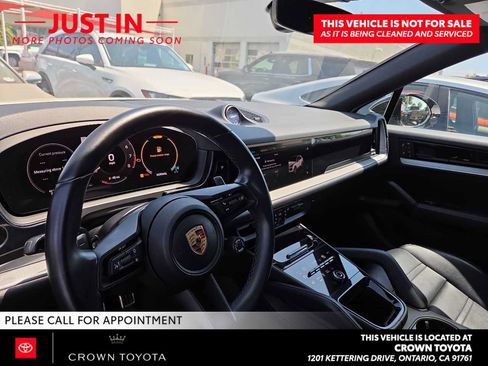 Used 2024 Porsche Cayenne S AWD/4WD image 5