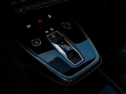 Used 2025 Audi Q4 e-tron Premium image 24