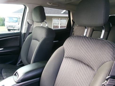 Used 2019 Dodge Journey SE FWD image 13