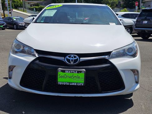 Used 2015 Toyota Camry SE w/ Moonroof Package FWD image 2