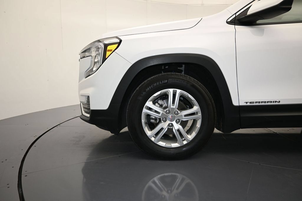 Used 2024 GMC Terrain SLE FWD image 9