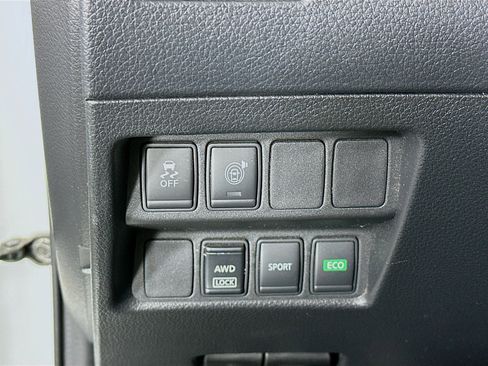 Used 2017 Nissan Rogue SV image 10