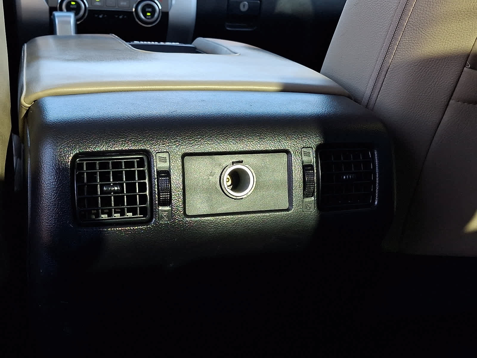 Used 2015 Toyota Tundra Limited w/ Limited Premium Package RWD image 12
