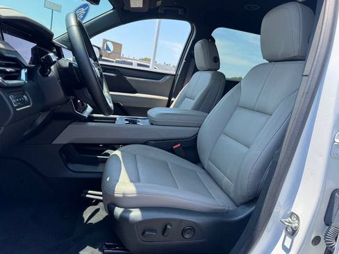 Used 2026 GMC Acadia Elevation w/ Elevation Premium Package AWD/4WD image 16