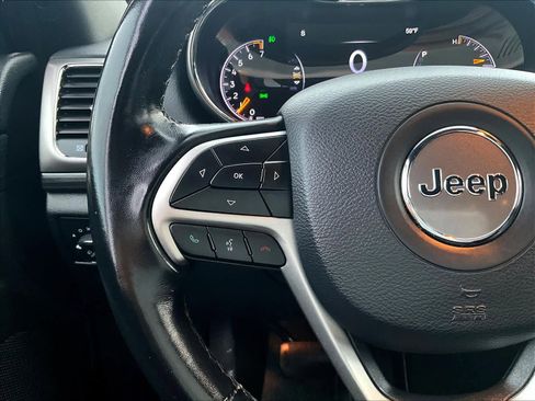 Used 2020 Jeep Grand Cherokee Laredo image 23