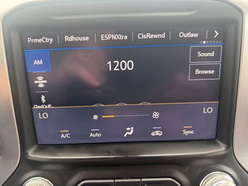 Used 2022 GMC Sierra 2500 SLT w/ SLT Preferred Package image 18