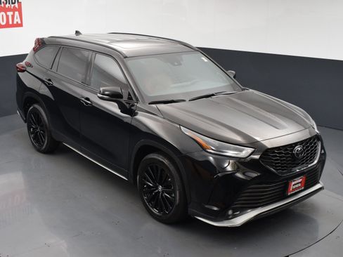 Used 2024 Toyota Highlander Limited AWD/4WD image 26