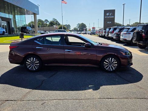 Used 2023 Nissan Altima 2.5 SV FWD image 15