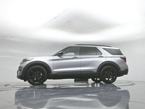 Certified 2023 Ford Explorer ST-Line w/ Class IV Trailer Tow Package RWD image 51