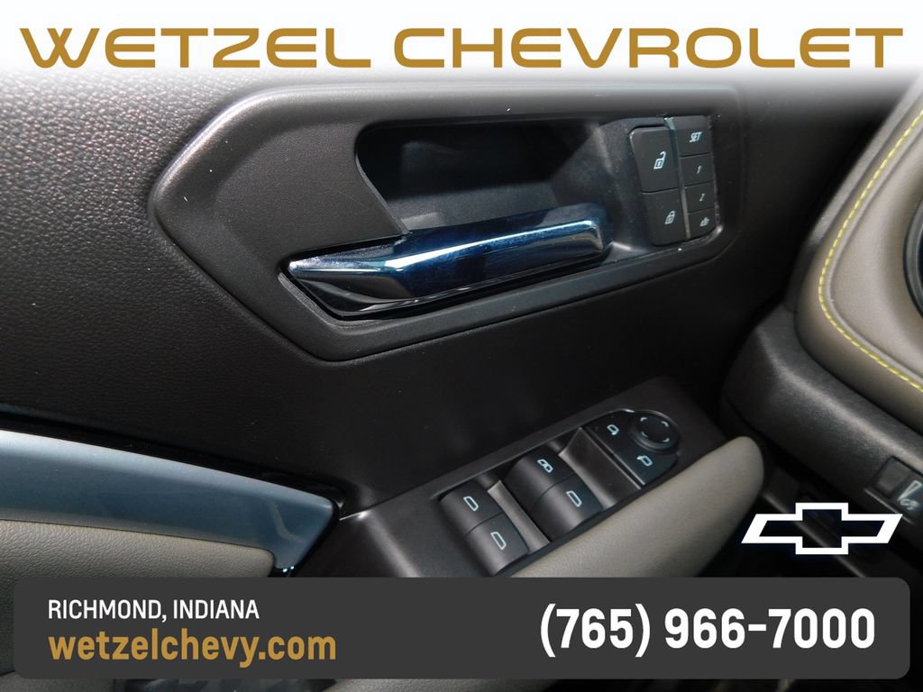 Used 2025 Chevrolet Colorado ZR2 w/ Technology Package AWD/4WD image 26