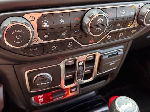 Used 2020 Jeep Wrangler Unlimited Rubicon w/ LED Lighting Group AWD/4WD image 17