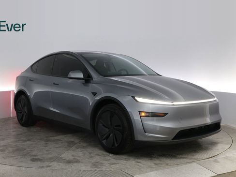 Used 2026 Tesla Model Y 2WD image 13