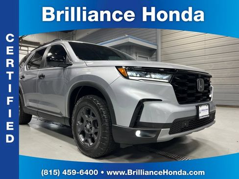 Certified 2025 Honda Pilot TrailSport image 1