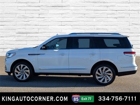 Used 2024 Lincoln Navigator Reserve image 8