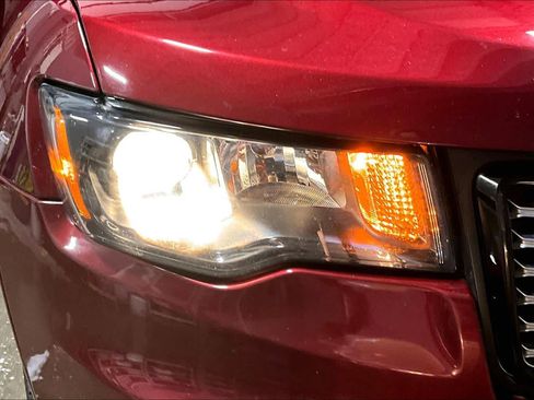 Used 2020 Jeep Grand Cherokee Altitude image 31