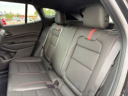 Used 2025 Chevrolet Trax RS w/ Sunroof Package FWD image 9