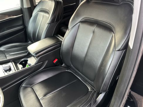 Used 2023 Jeep Grand Cherokee 4WD 4xe image 23