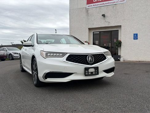 Used 2018 Acura TLX V6 w/ Technology Package FWD image 2