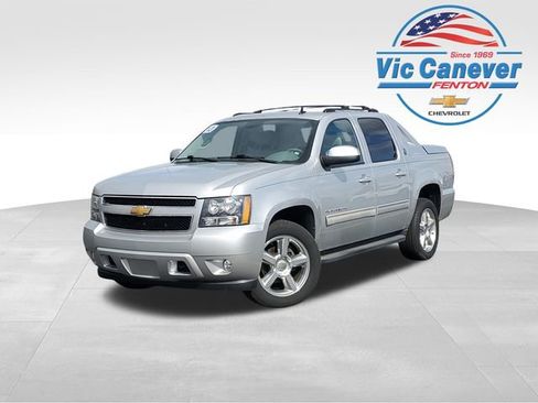 Used 2013 Chevrolet Avalanche LT image 1