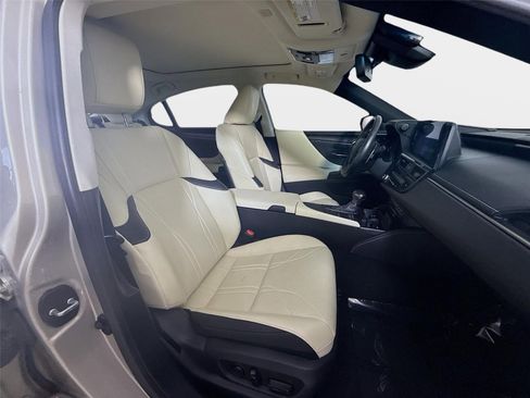 Used 2022 Lexus ES 350 Ultra Luxury w/ Accessory Package 2 FWD image 25