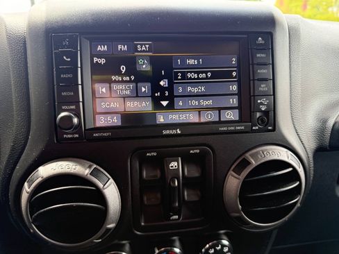 Used 2017 Jeep Wrangler Unlimited Sport AWD/4WD image 19