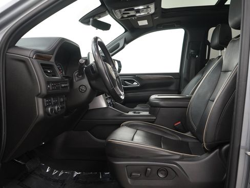 Used 2021 Chevrolet Suburban Premier w/ Premium Package AWD/4WD image 26