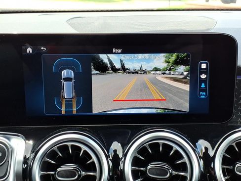 Certified 2025 Mercedes-Benz GLB 250 4MATIC image 22