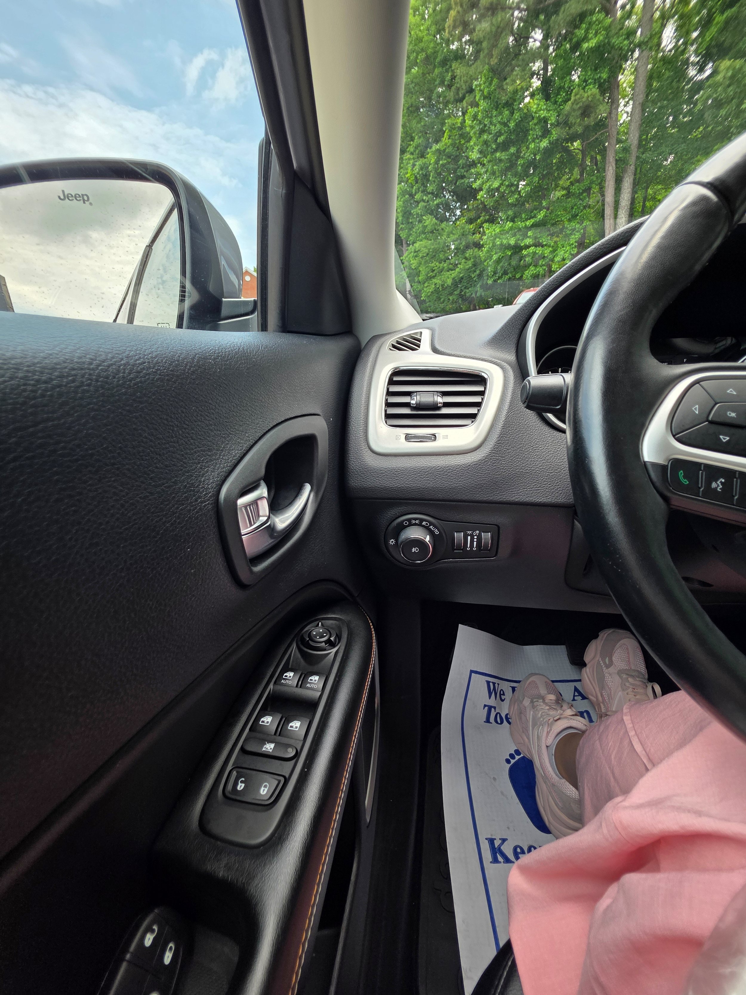 Used 2019 Jeep Compass Latitude w/ Cold Weather Group AWD/4WD image 21