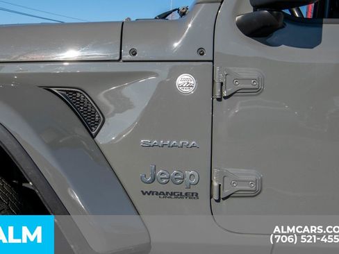 Used 2022 Jeep Wrangler Unlimited Sahara w/ Dual Top Group AWD/4WD image 9