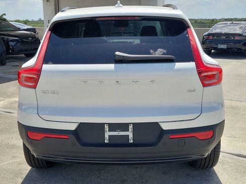 New 2026 Volvo XC40 B4 Core w/ Climate Package FWD image 5