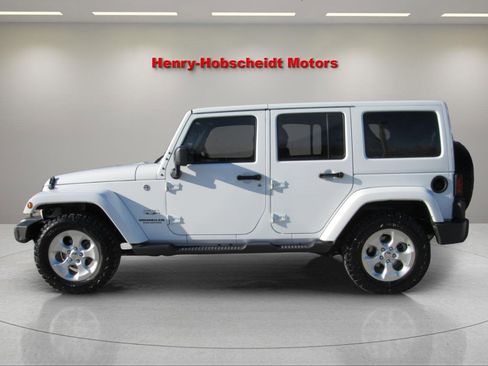Used 2017 Jeep Wrangler Unlimited Sahara w/ Dual Top Group image 10