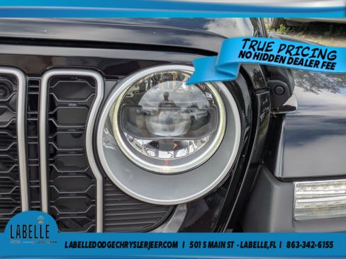 Used 2025 Jeep Wrangler Unlimited Sahara w/ Safety Group AWD/4WD image 10