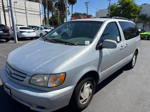 Used 2003 Toyota Sienna LE w/ Symphony Pkg FWD image 8
