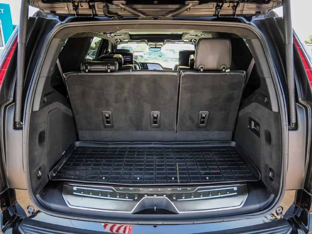 Used 2023 Cadillac Escalade Premium Luxury Platinum w/ LPO, Radiant Package AWD/4WD image 13