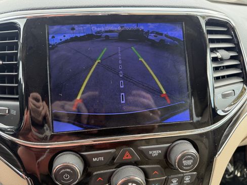 Used 2019 Jeep Grand Cherokee Limited w/ Trailer Tow Group IV image 24